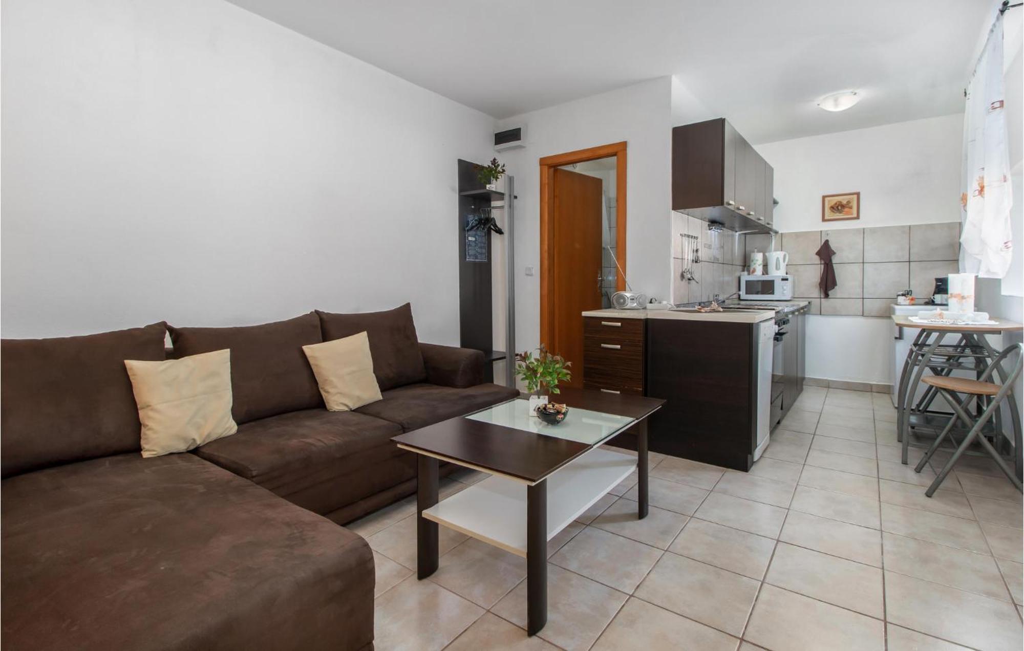 Nice Apartment In Smrika With Kitchen Eksteriør billede
