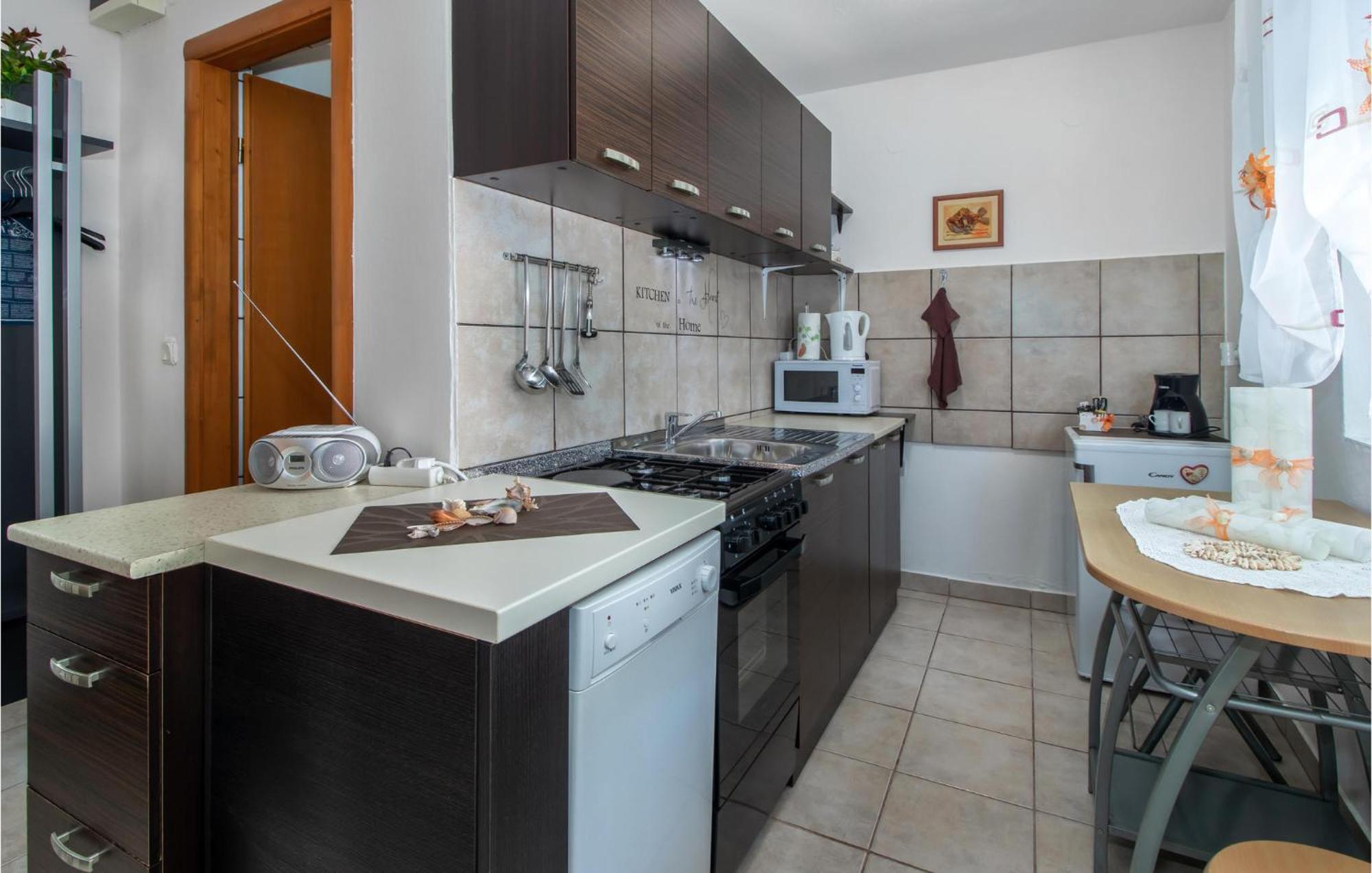Nice Apartment In Smrika With Kitchen Eksteriør billede